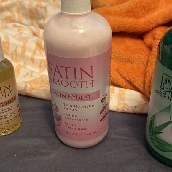 NEVER USED - Wax warmer with supplies. Wax and wax sticks do not come with it. - Picture 6 of 8